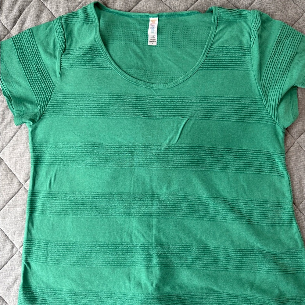 Lularoe ribbed tee shirt